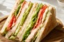 ساندویچ عصرانه سریع؛ طرز تهیه کلاب مرغ با سس مخصوص